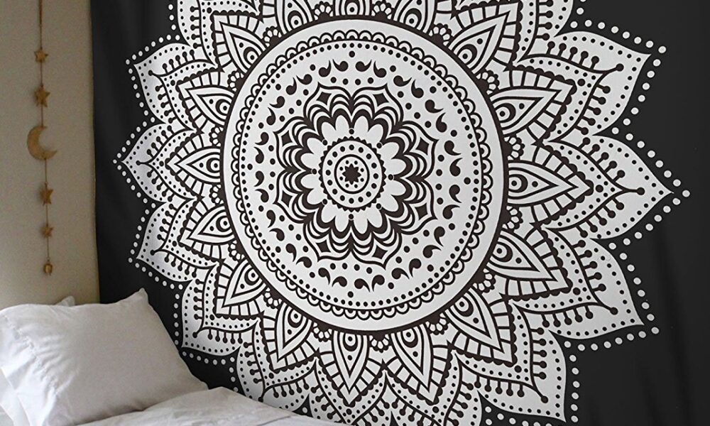 10 Easy Ways To Hang Tapestry On Your Wall Techcrums