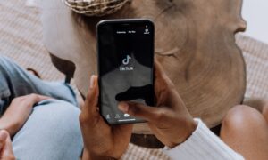 How do I deactivate my Instagram on iPhone