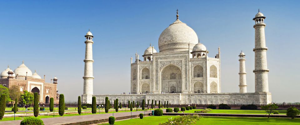 Top Tourist Places in Agra to include in Golden Triangle Tour