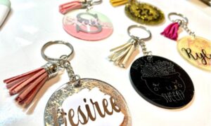 how to seal vinyl on acrylic keychain