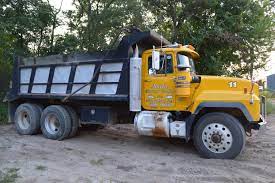 The Benefits Of Hiring An Experienced Commercial Dump Truck Service