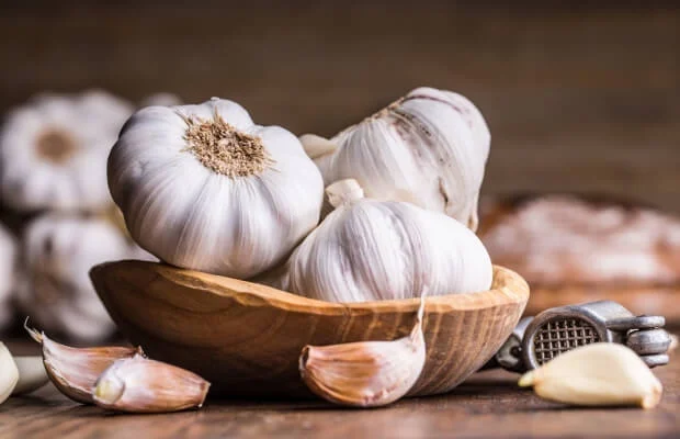 Eating Raw Garlic Has Many Health Benefits